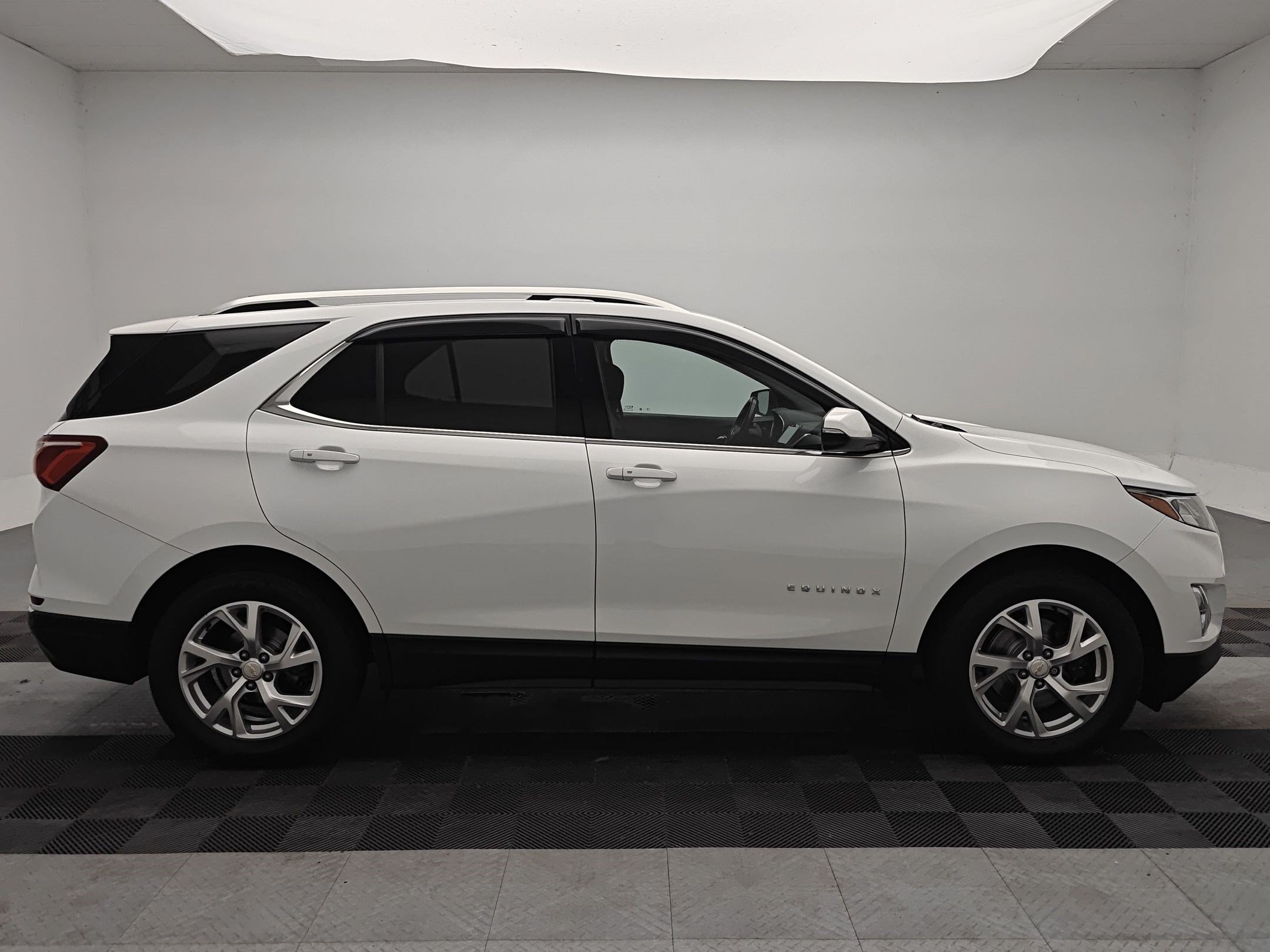 Certified 2019 Chevrolet Equinox LT w/ Sun & Navigation Package AWD/4WD image 8