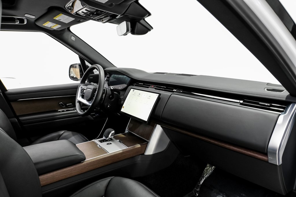 Used 2024 Land Rover Range Rover SE image 11