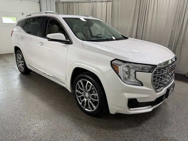 Used 2023 GMC Terrain Denali w/ LPO, Floor Liner Package AWD/4WD image 3