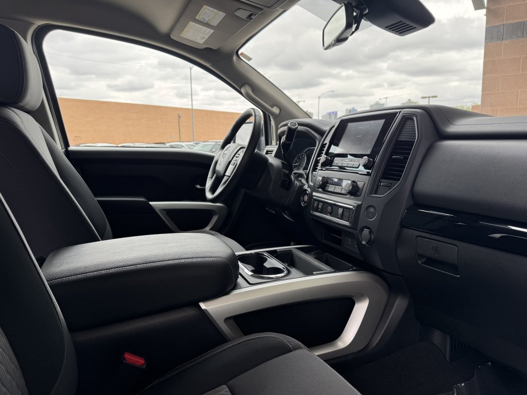 Used 2024 Nissan Titan SV w/ SV Convenience Package RWD image 41