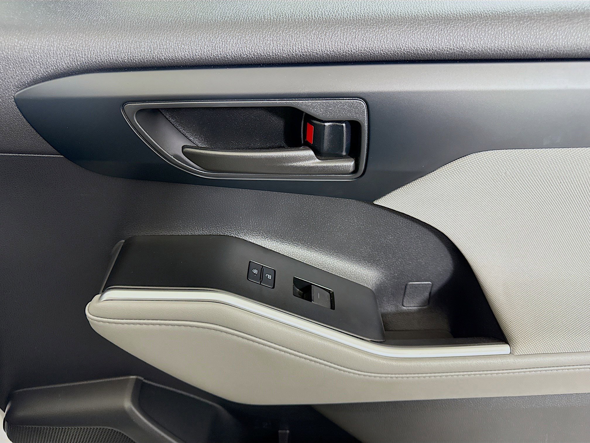 Used 2023 Toyota Highlander L image 31