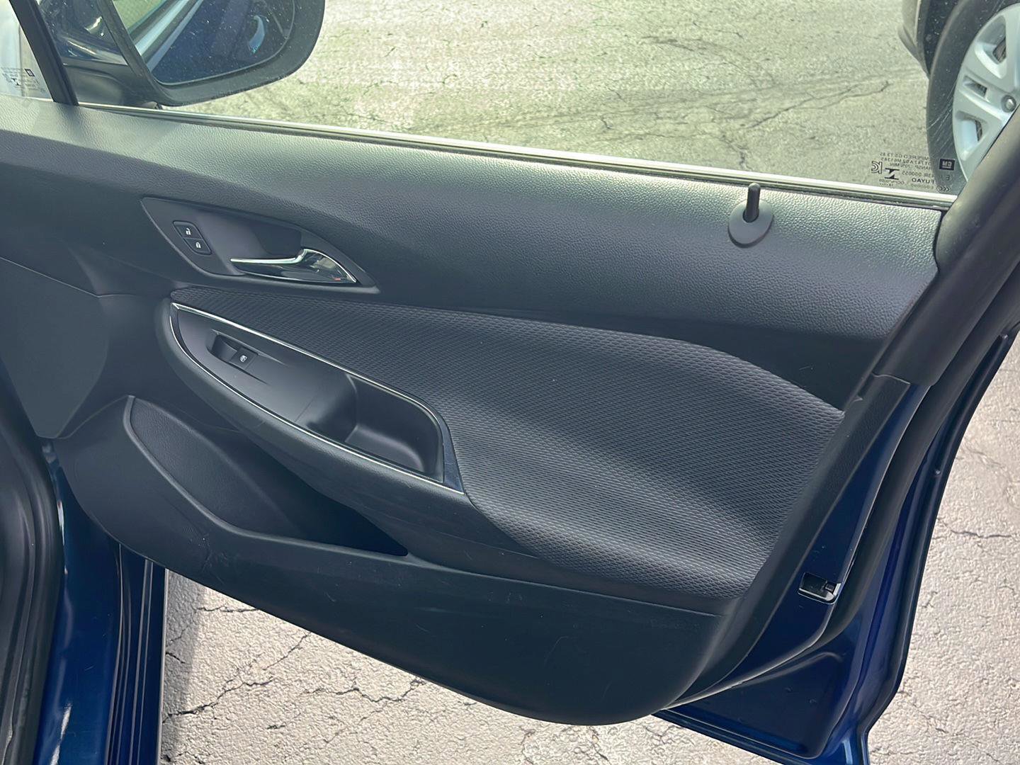 Used 2019 Chevrolet Cruze LT w/ Convenience Package image 29