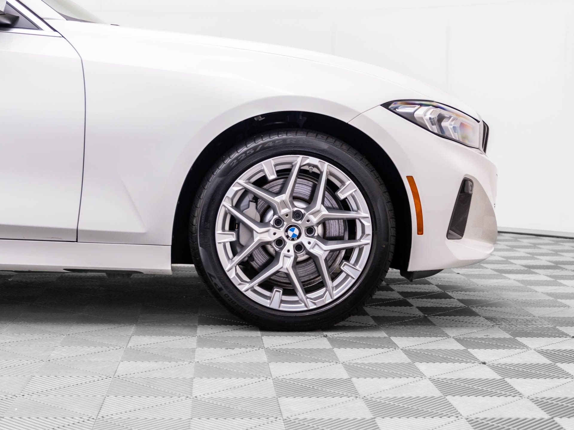 Used 2025 BMW 330i xDrive Sedan w/ M Sport Package AWD/4WD image 32