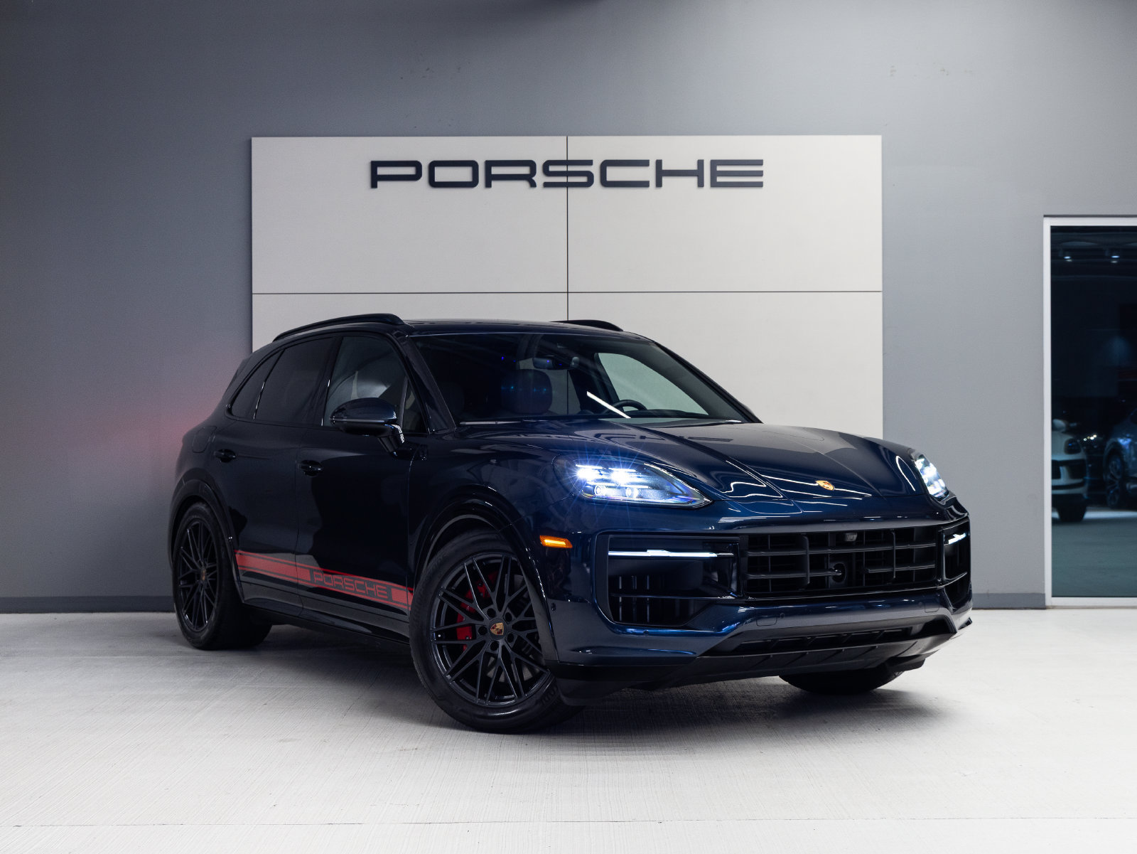 Certified 2025 Porsche Cayenne GTS AWD/4WD image 9