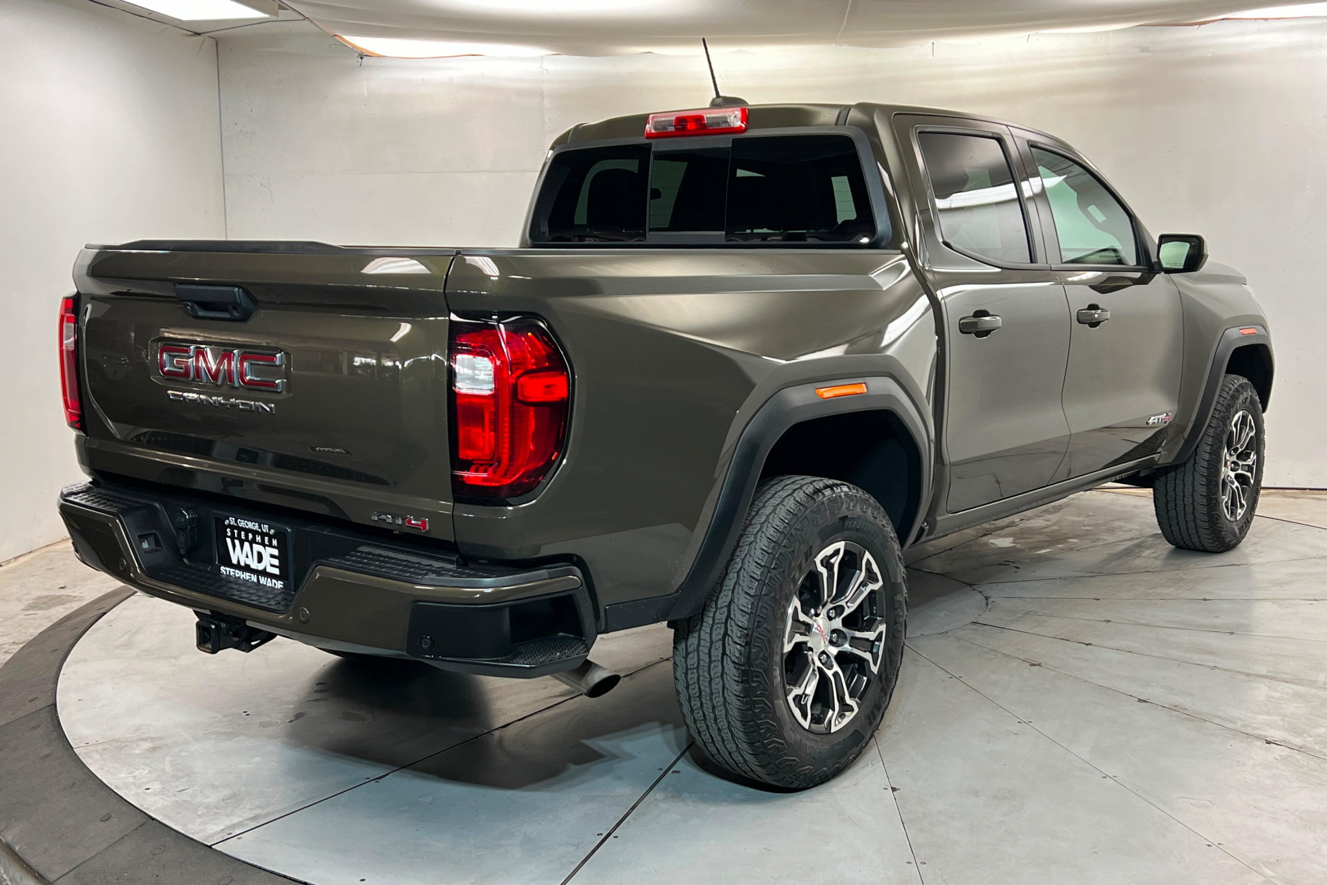 Used 2023 GMC Canyon AT4 w/ Canyon Safety Plus Package AWD/4WD image 6