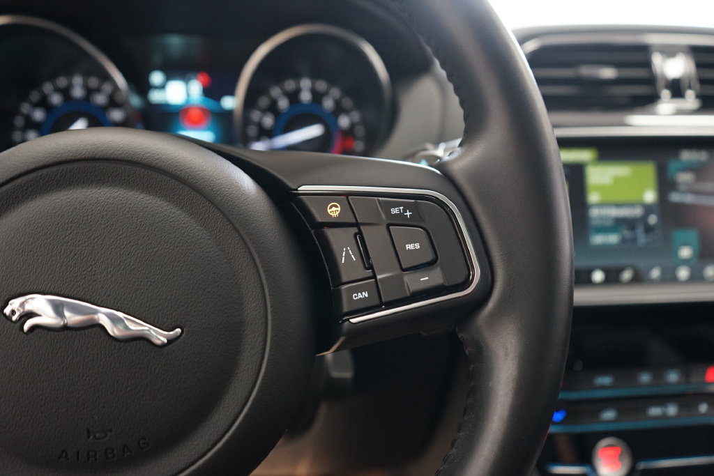 Used 2020 Jaguar F-PACE Premium AWD/4WD image 34