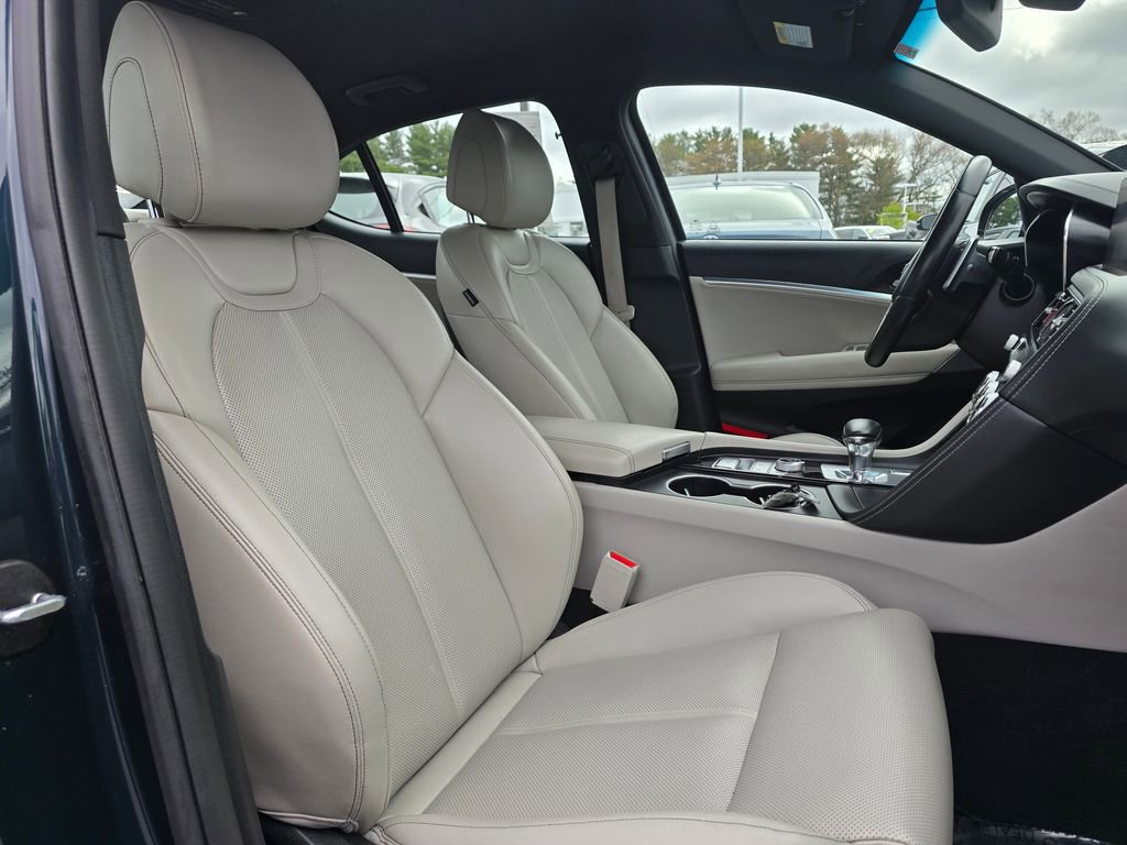 Used 2023 Genesis G70 2.0T RWD image 13