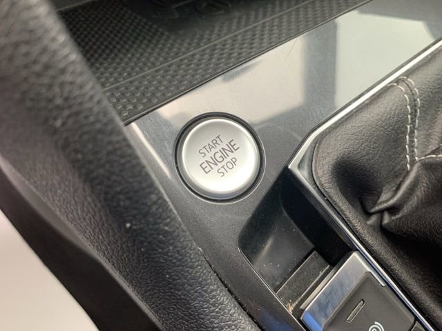 Used 2022 Volkswagen Tiguan SE R-Line image 34