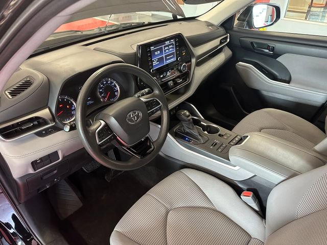 Certified 2021 Toyota Highlander L image 12