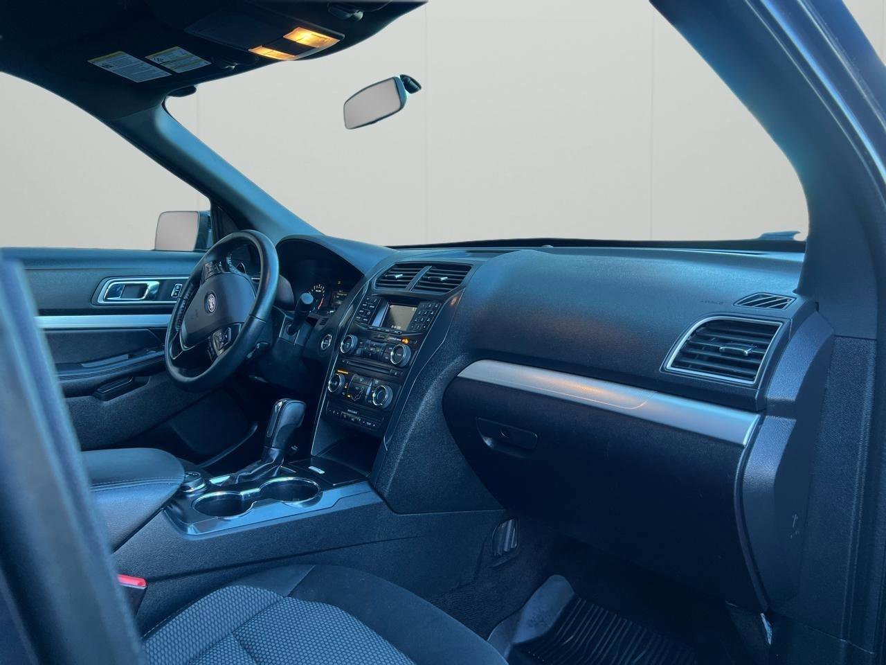 Used 2017 Ford Explorer XLT AWD/4WD image 20