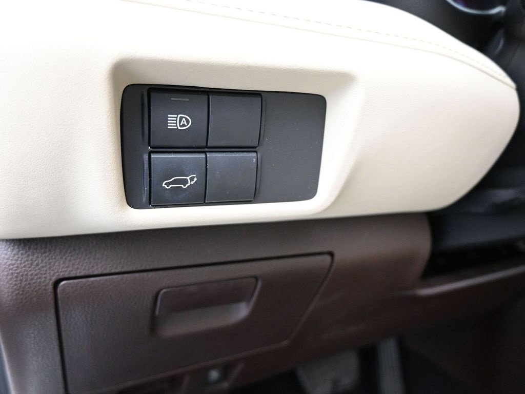 Used 2022 Toyota Highlander XLE image 26