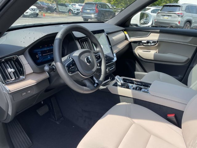 New 2026 Volvo XC90 B6 Plus w/ Protection Package Premier AWD/4WD image 13