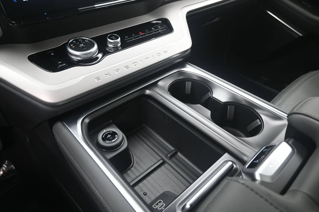 New 2026 Ford Expedition Active RWD image 30