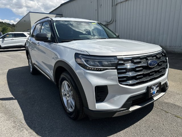 Used 2025 Ford Explorer Active AWD/4WD image 18