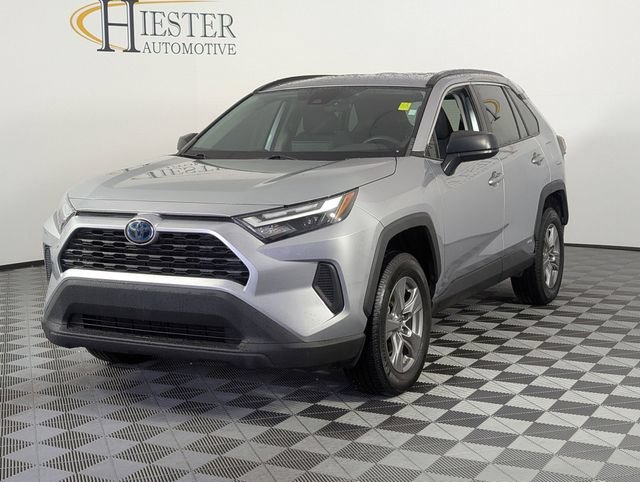 Used 2023 Toyota RAV4 LE AWD/4WD image 4