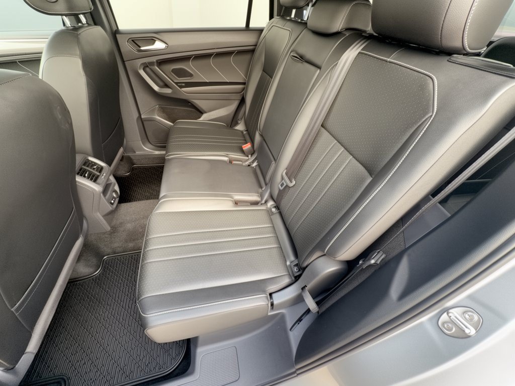 Used 2022 Volkswagen Tiguan SE R-Line FWD image 25