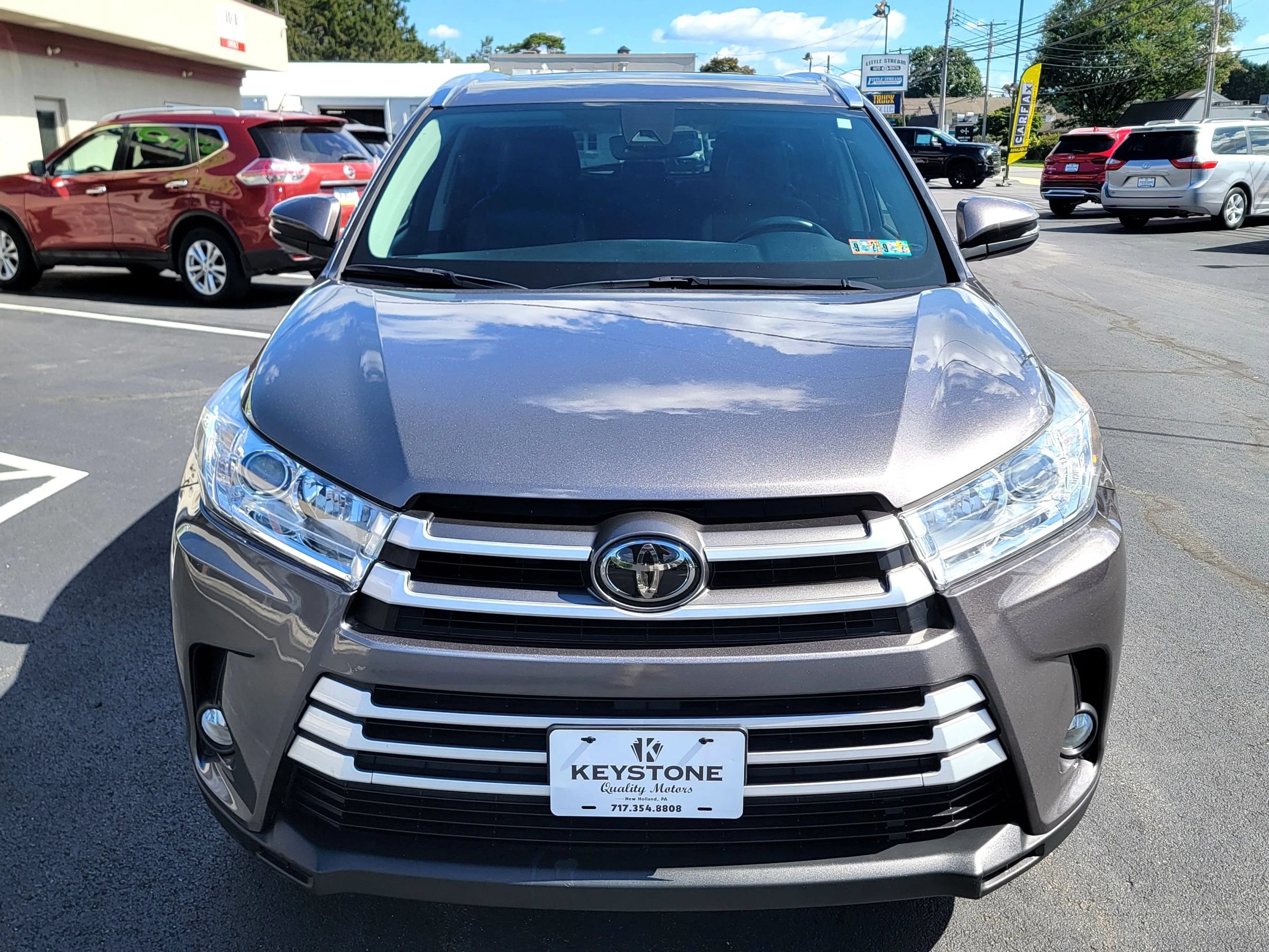 Used 2017 Toyota Highlander XLE AWD/4WD image 2