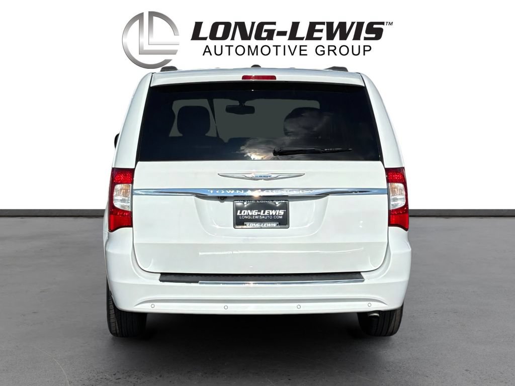 Used 2014 Chrysler Town & Country Touring-L FWD image 5