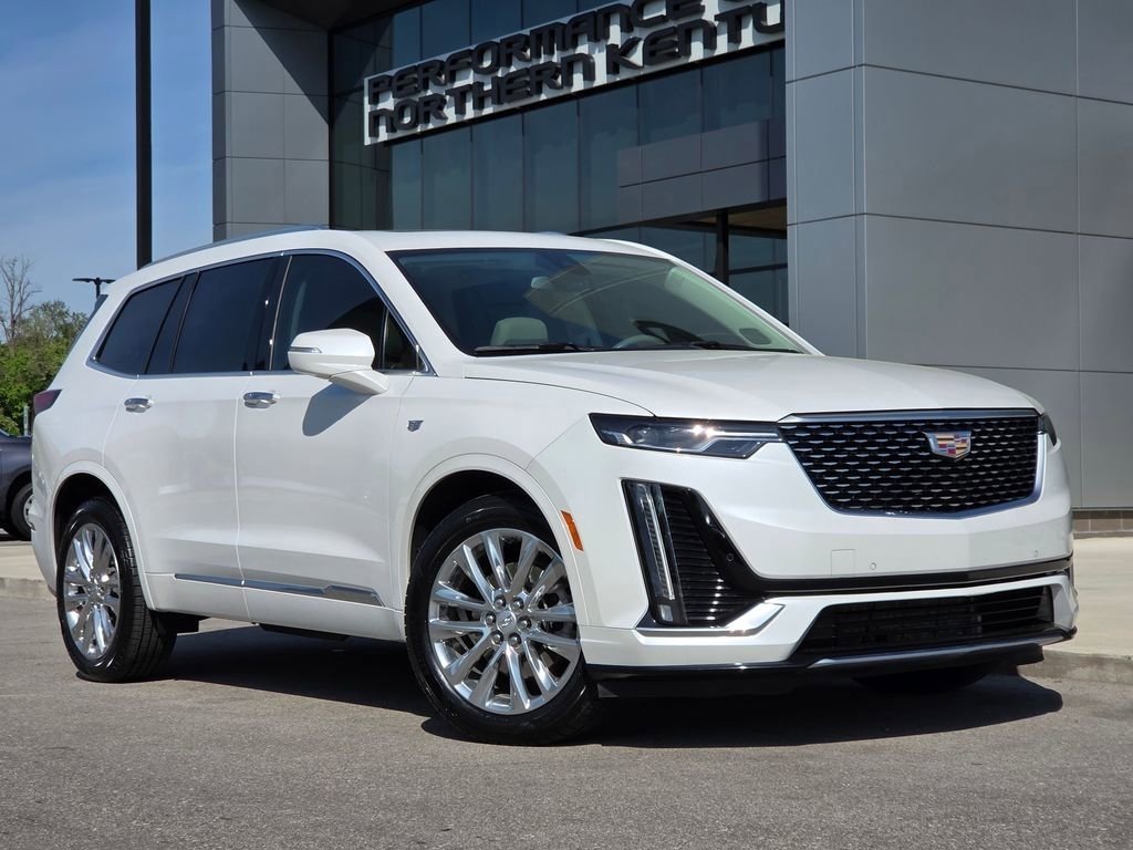 Used 2022 Cadillac XT6 Premium Luxury image 3