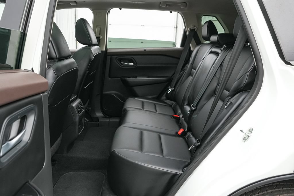 Used 2023 Nissan Rogue SV w/ SV Premium B Package AWD/4WD image 18