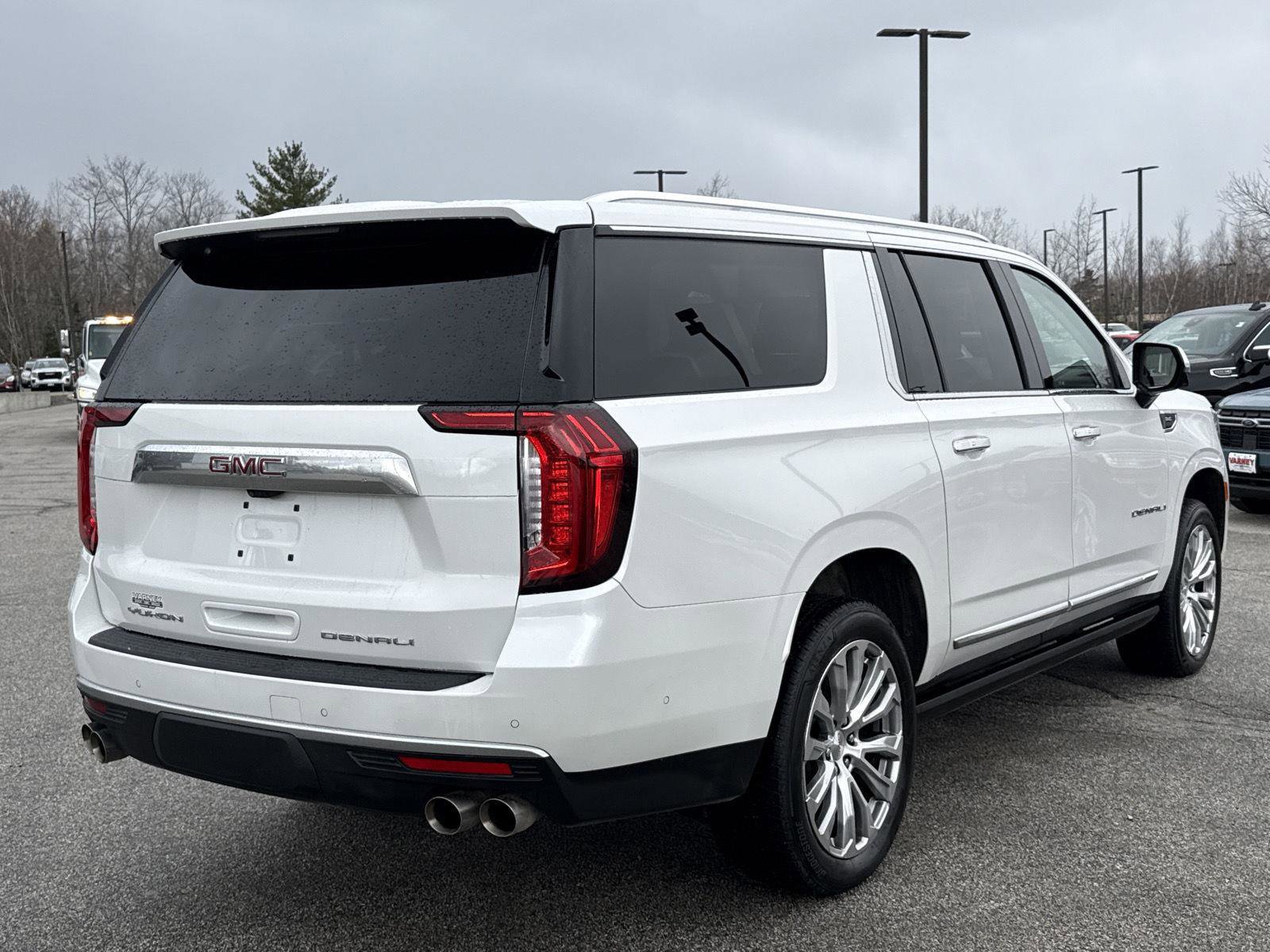 Used 2023 GMC Yukon XL Denali w/ Denali Reserve Package image 9