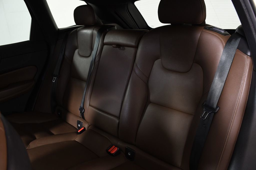 Used 2023 Volvo XC60 T8 Plus image 28