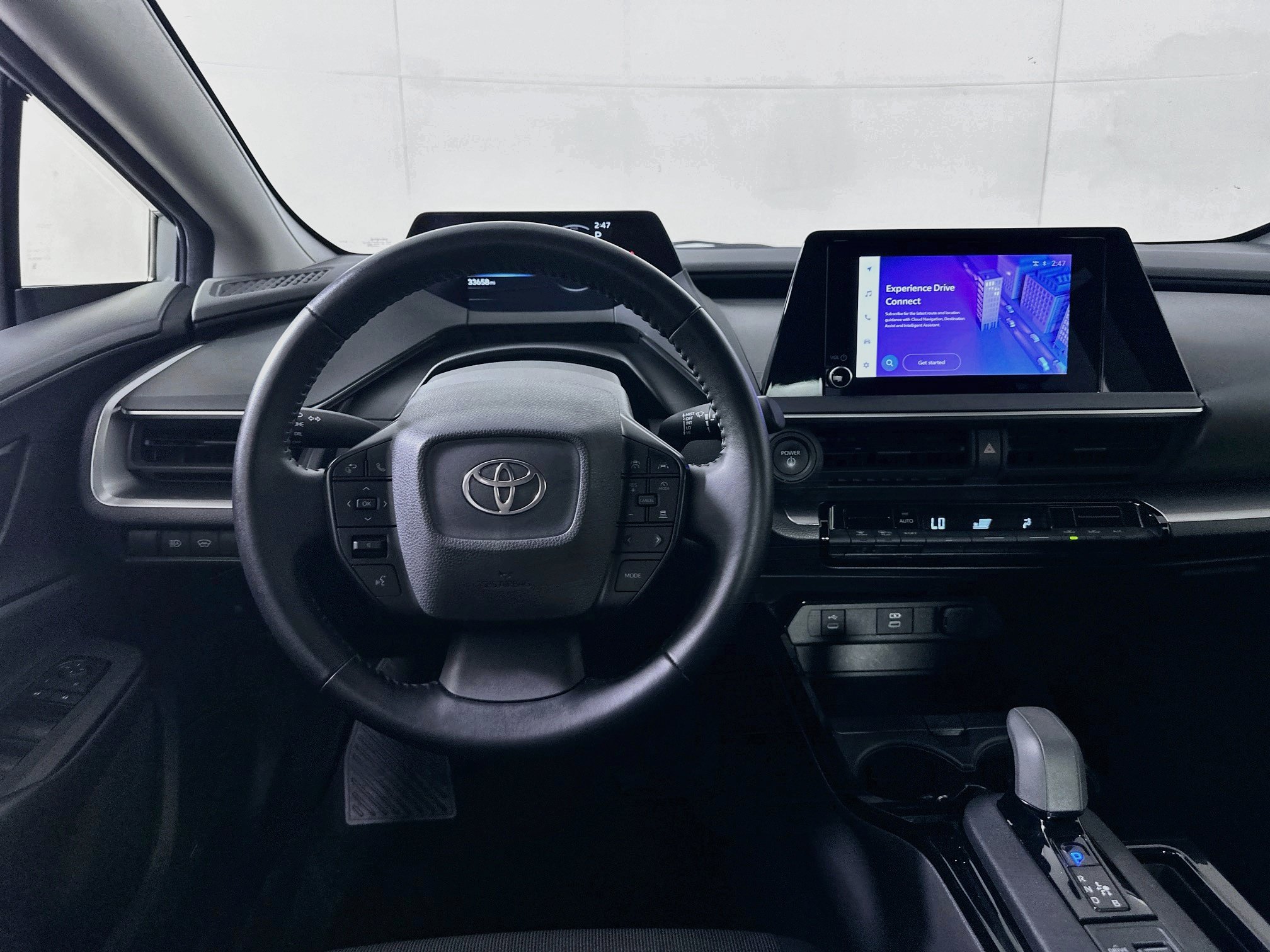 Used 2025 Toyota Prius LE FWD image 17