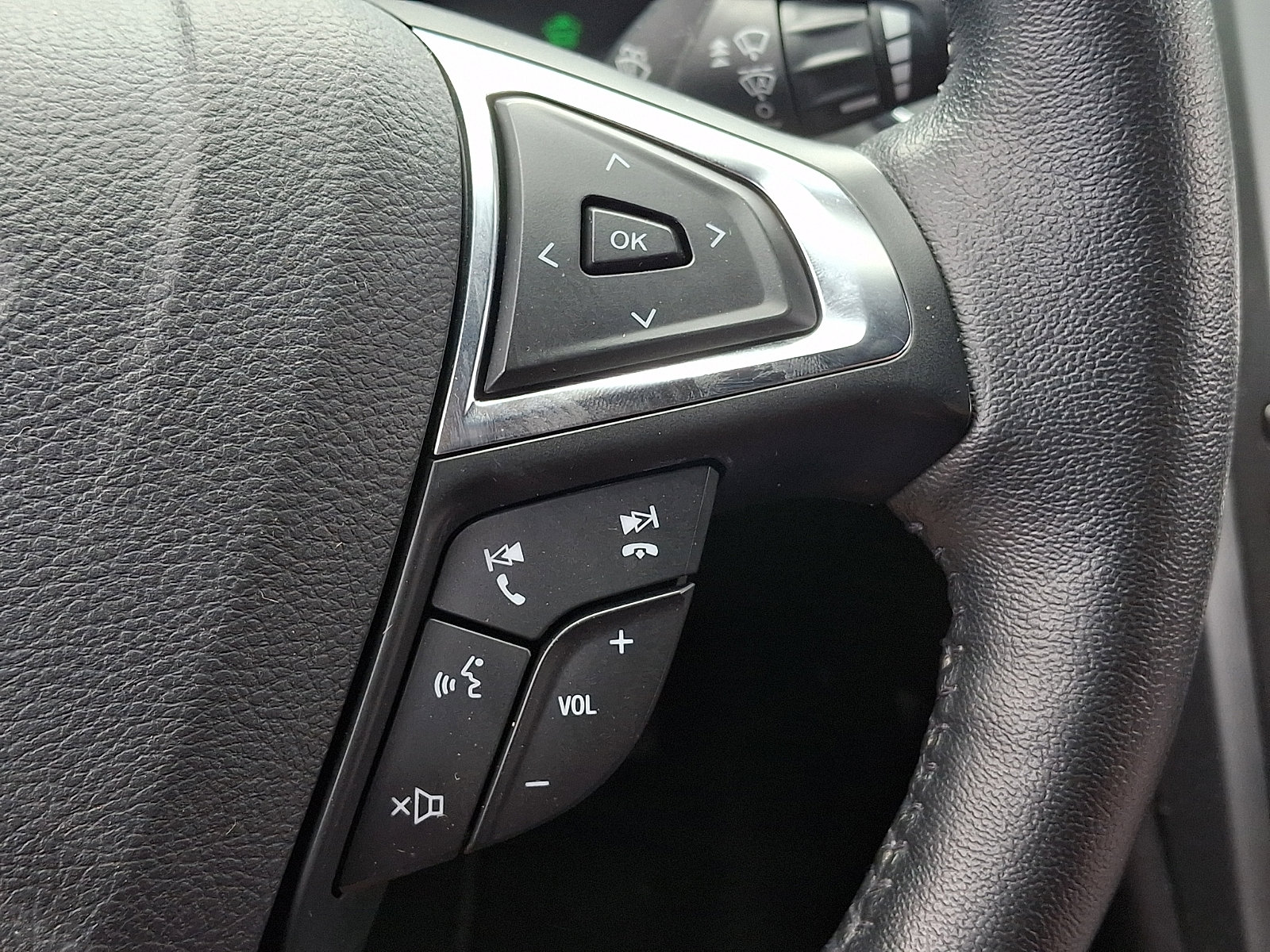Used 2019 Ford Fusion Energi Titanium FWD image 28