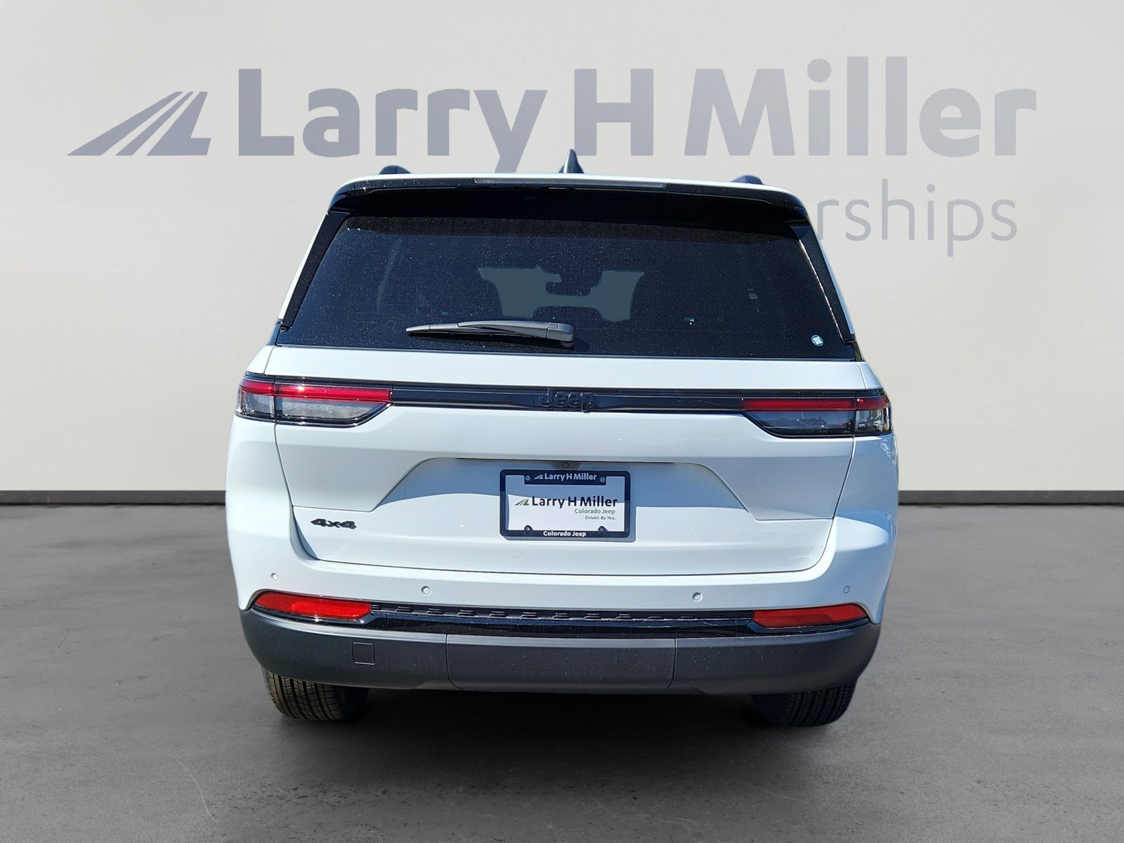 New 2025 Jeep Grand Cherokee Altitude image 4