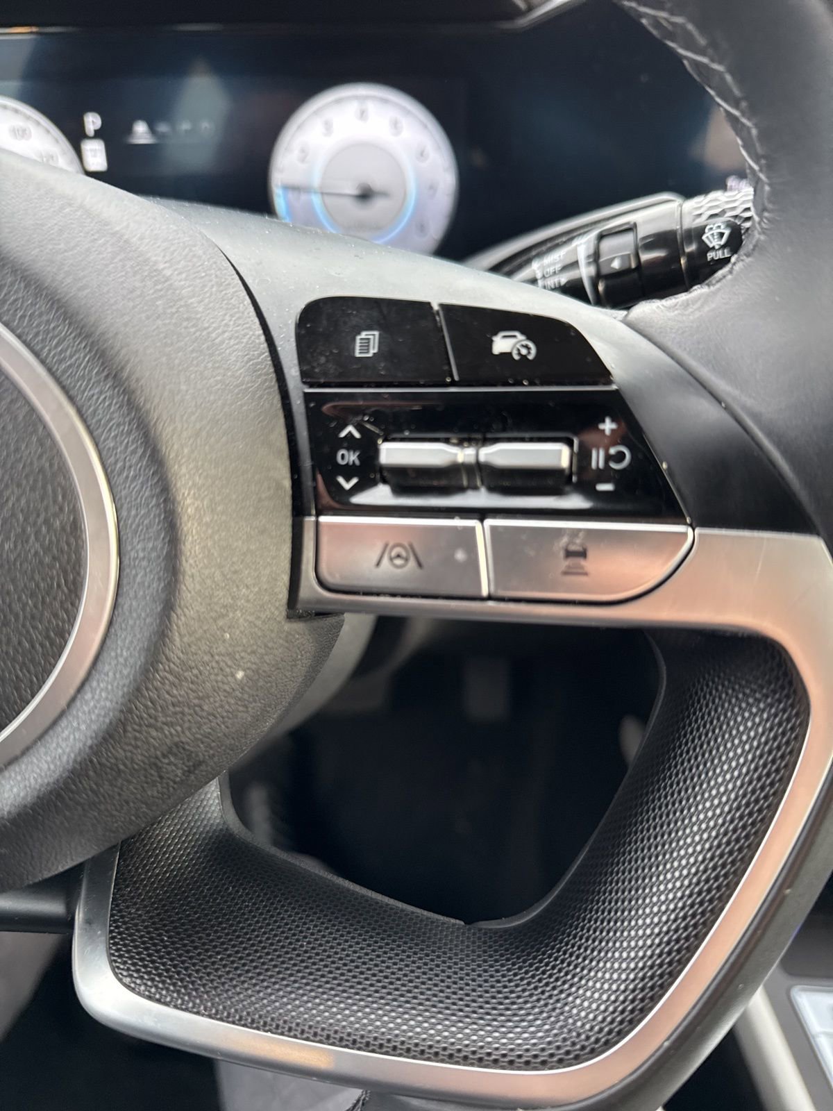 Used 2024 Hyundai Elantra Limited image 17