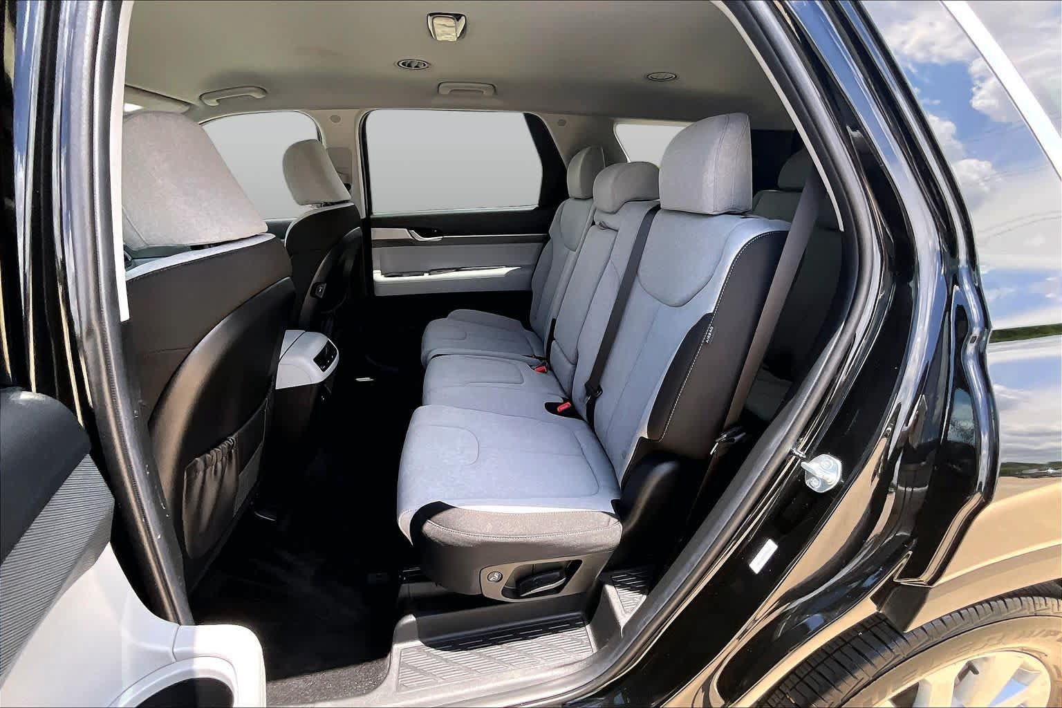 Used 2025 Hyundai Palisade SE FWD image 20
