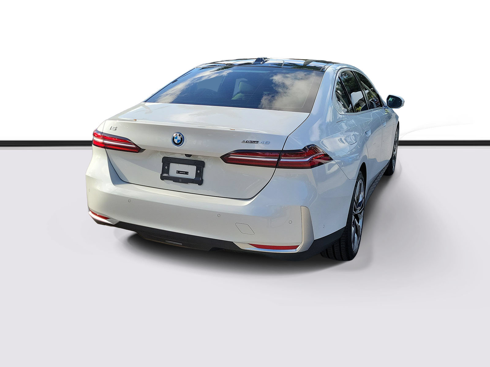 Used 2026 BMW i5 eDrive40 w/ Premium Package RWD image 4
