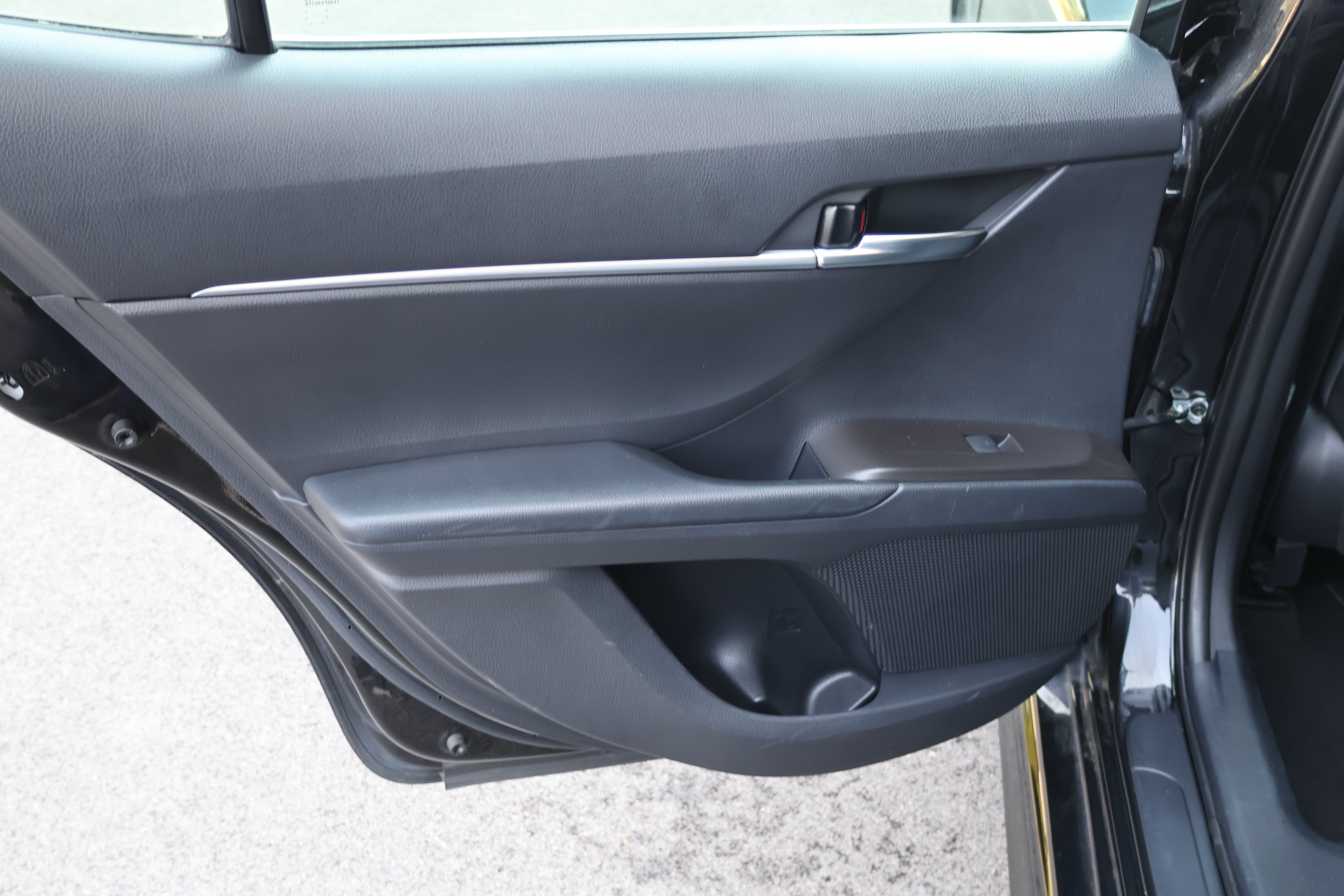 Used 2021 Toyota Camry SE FWD image 14