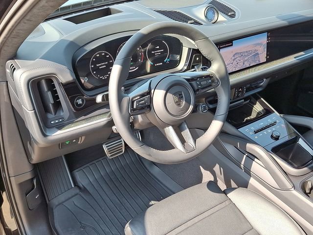 New 2025 Porsche Cayenne Turbo image 4