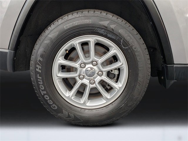 Used 2019 Jeep Grand Cherokee Laredo image 10