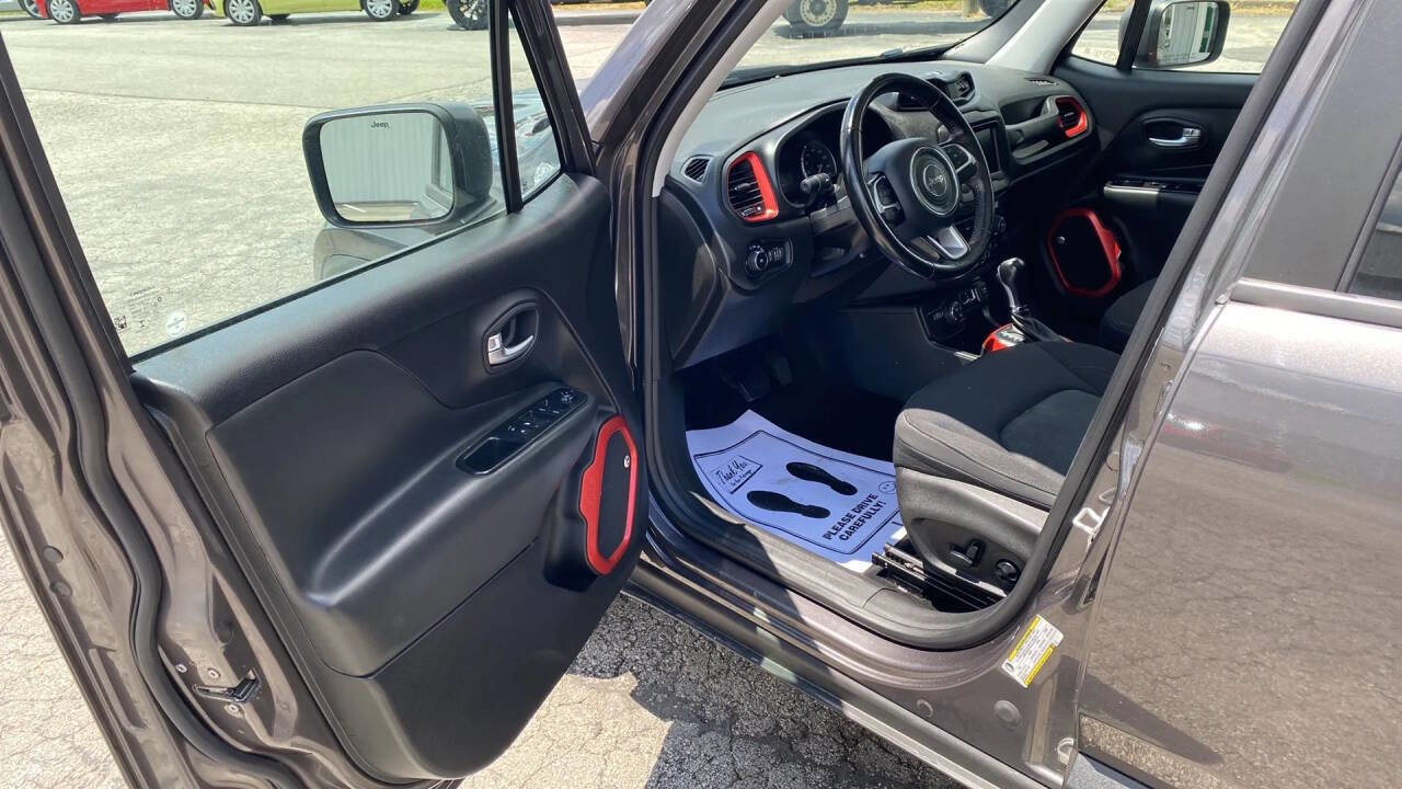 Used 2018 Jeep Renegade Trailhawk w/ Cold Weather Group II image 12