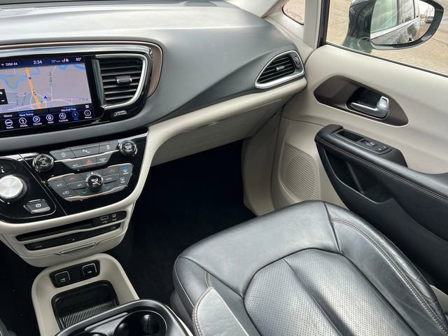 Used 2018 Chrysler Pacifica Touring-L Plus image 37