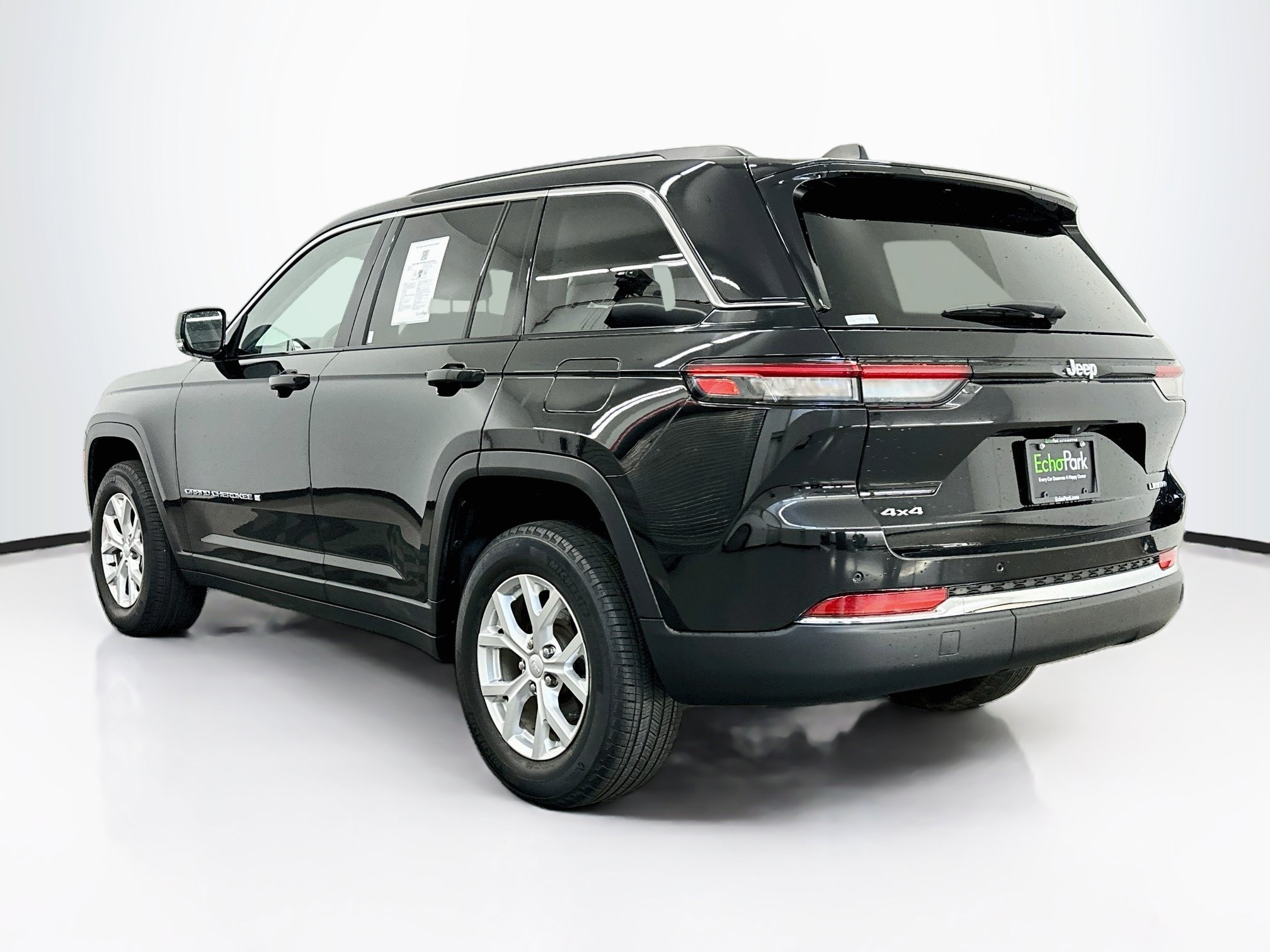 Used 2023 Jeep Grand Cherokee Limited AWD/4WD image 5