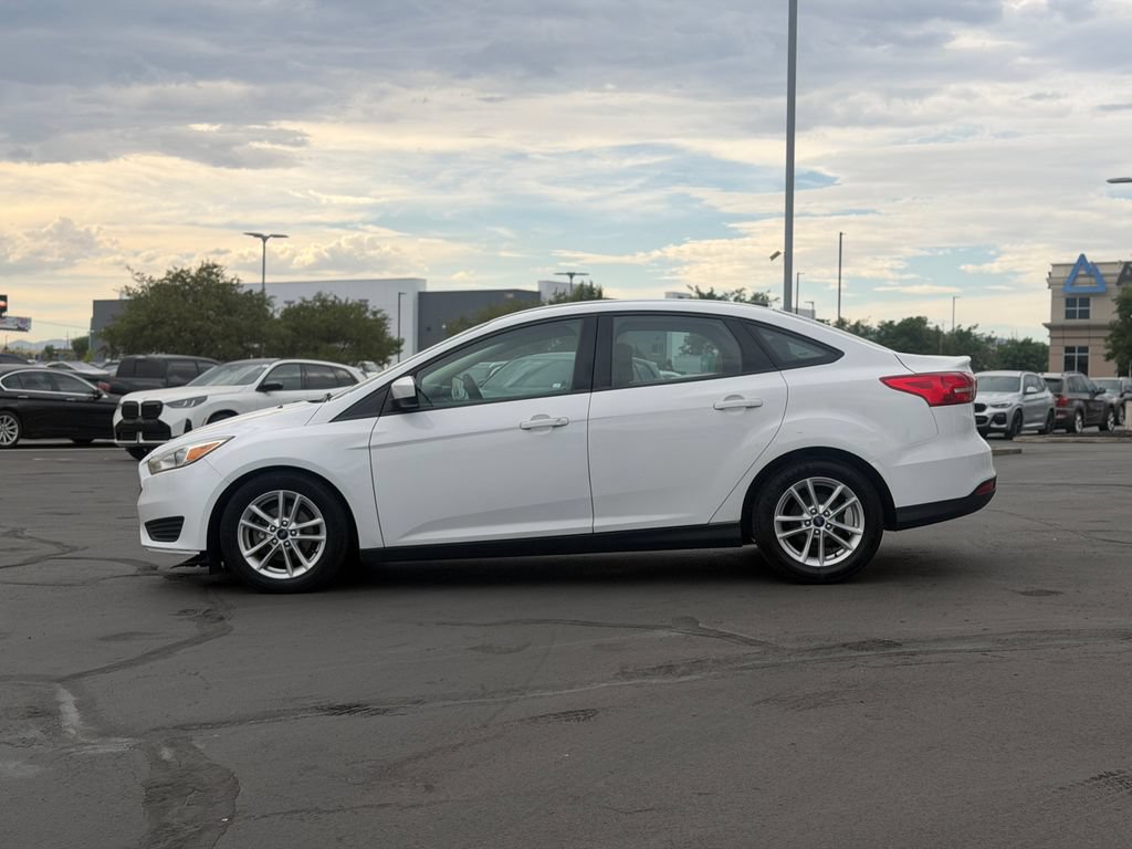 Used 2018 Ford Focus SE FWD image 2