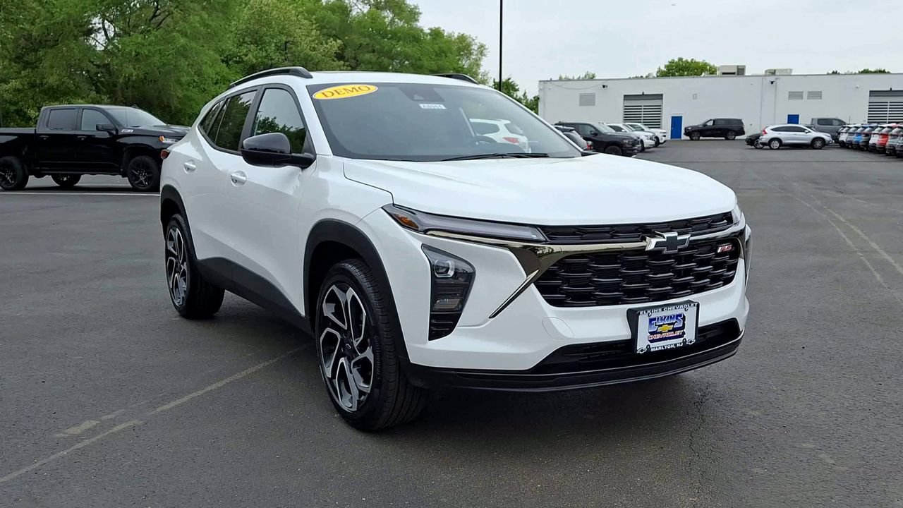 New 2026 Chevrolet Trax RS w/ Sunroof Package FWD image 5