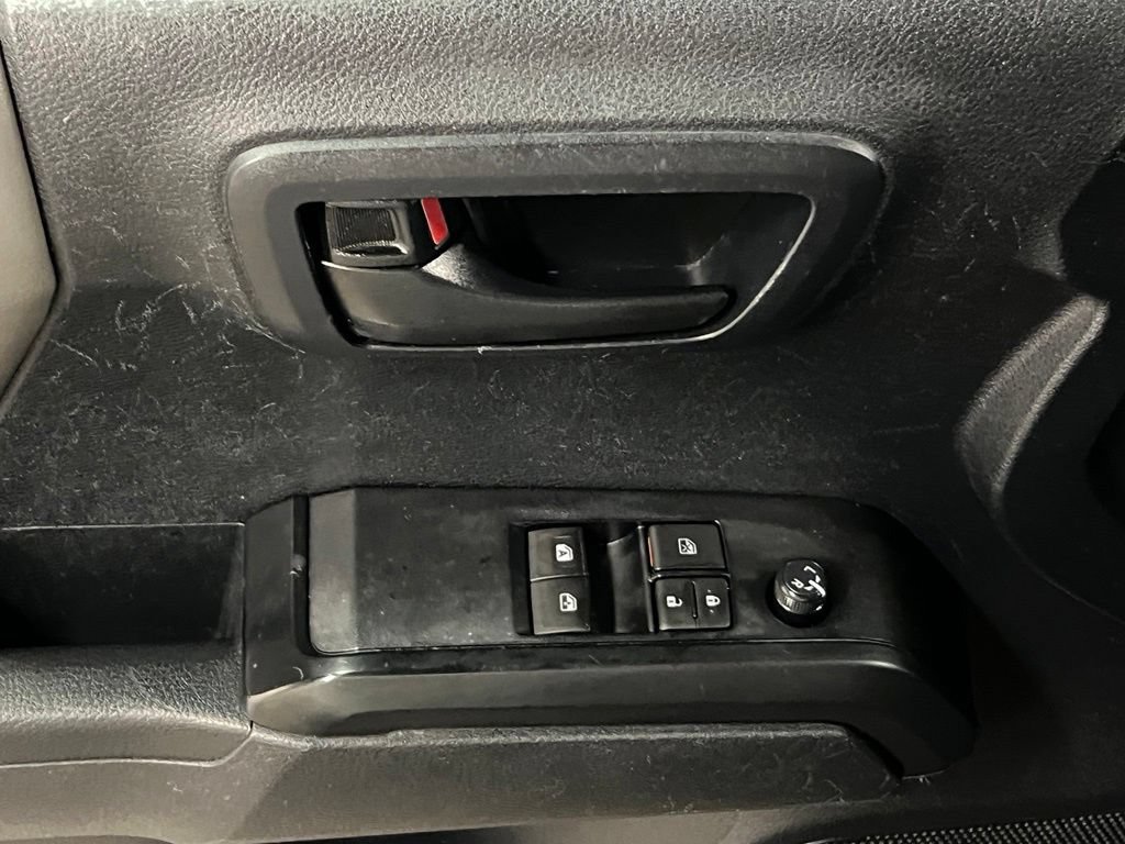 Used 2020 Toyota Tacoma SR AWD/4WD image 16