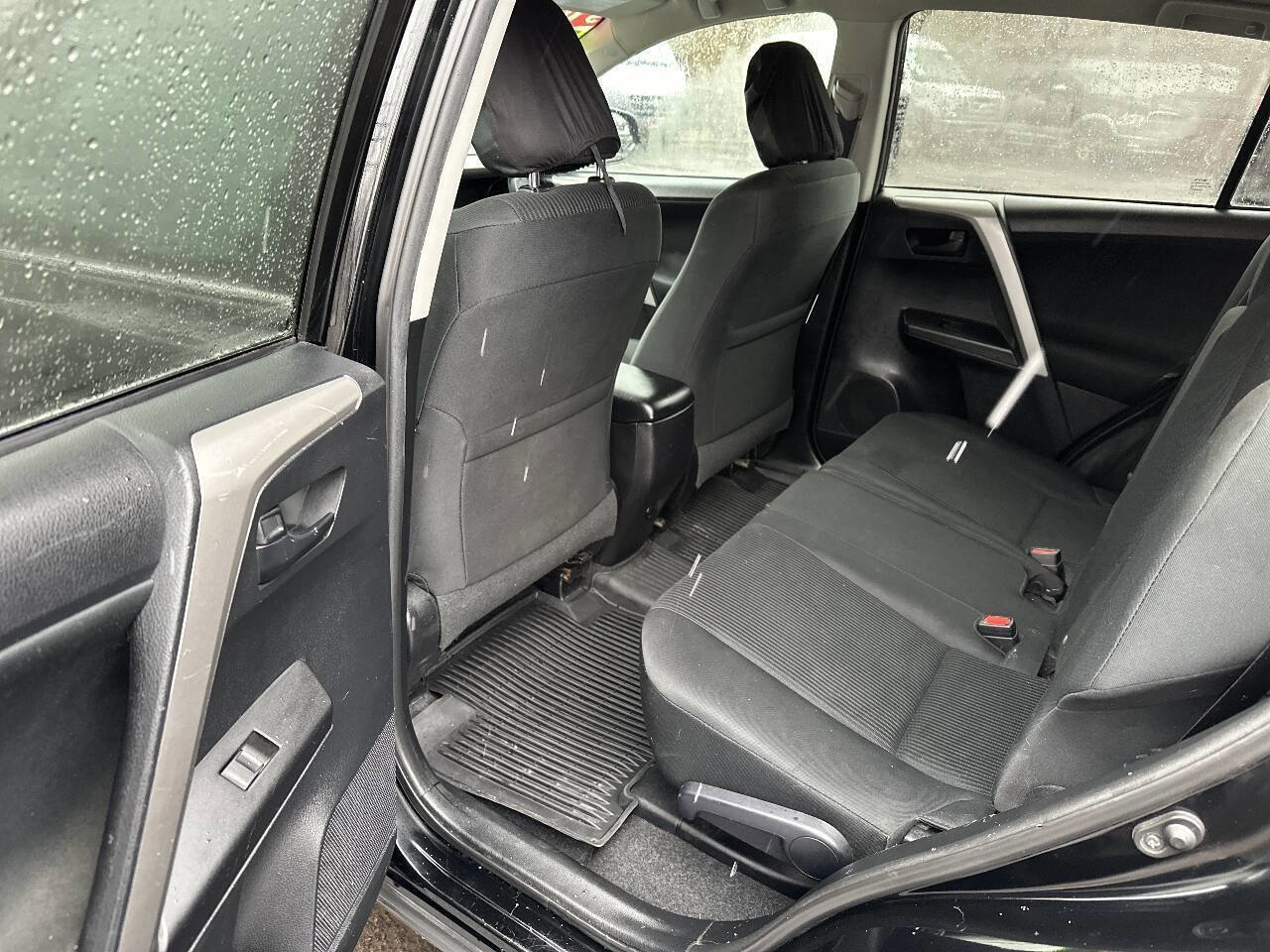 Used 2017 Toyota RAV4 LE image 10