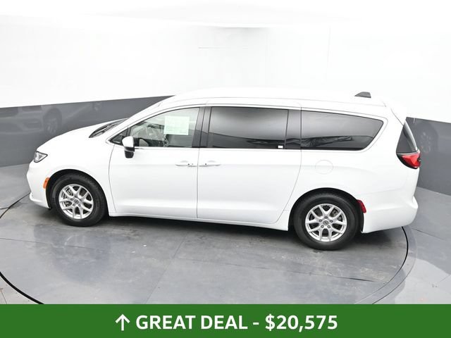 Used 2023 Chrysler Pacifica Touring-L FWD image 45