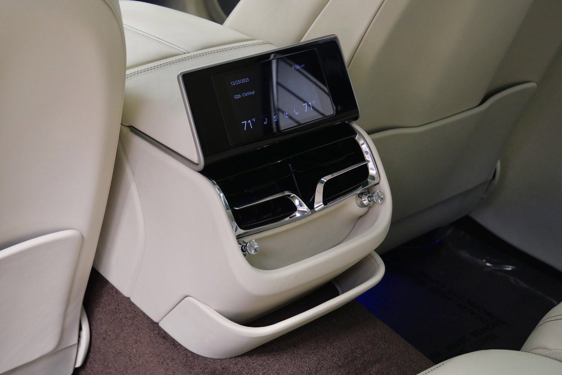 Used 2022 Bentley Flying Spur Plug-In Hybrid image 33