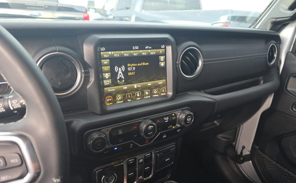 Used 2023 Jeep Wrangler Unlimited Sahara AWD/4WD image 10