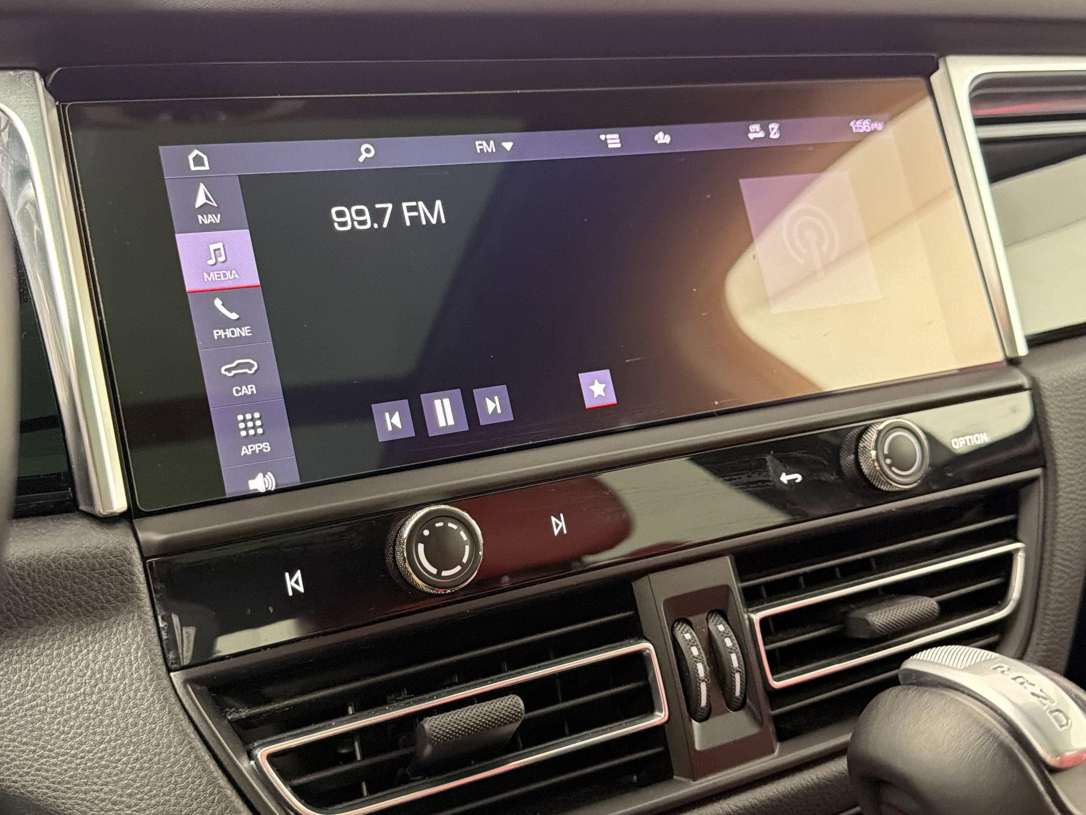 Certified 2023 Porsche Macan S image 24