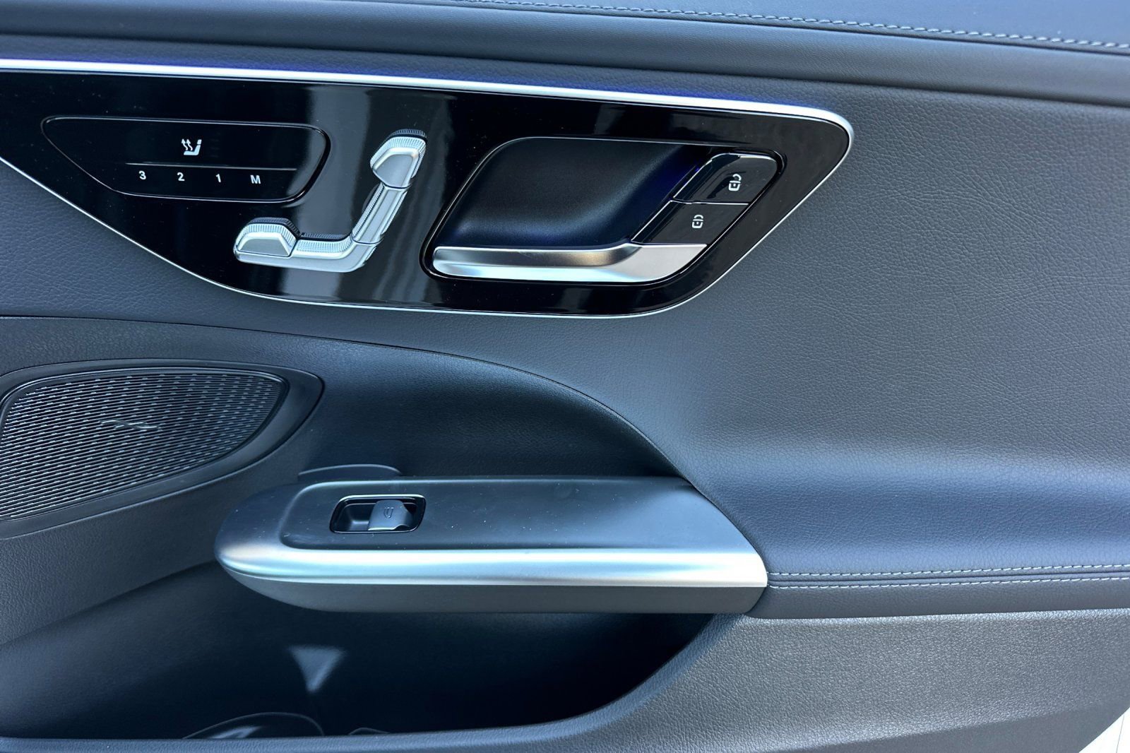 New 2025 Mercedes-Benz C 300 4MATIC Sedan image 31