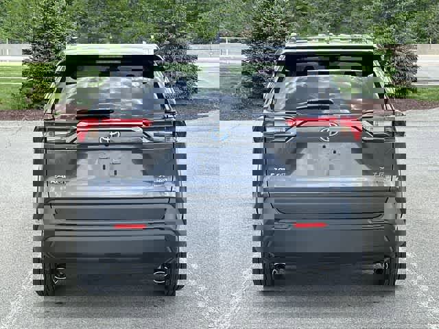 Used 2022 Toyota RAV4 XLE w/ Convenience Package AWD/4WD image 4