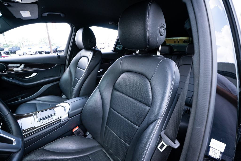 Used 2021 Mercedes-Benz GLC 300 4MATIC w/ Premium Package image 30