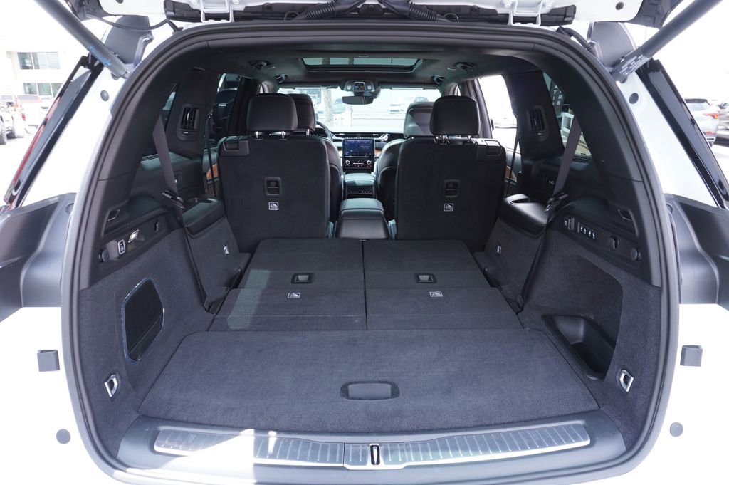 Used 2025 Jeep Grand Cherokee L Summit AWD/4WD image 8